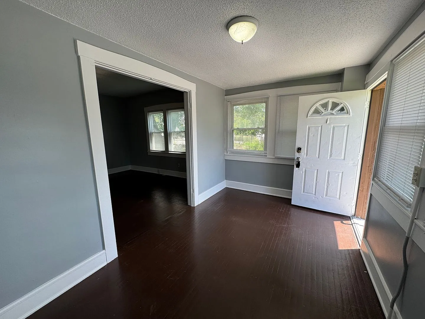 1136-1138 Fairfield Ave — Photo 3