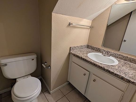 5th image of 1135 Helix St APT 4