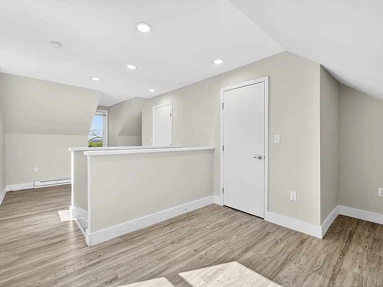 516 Carolyn Ave — Photo 16