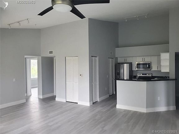 5th image of 524 Villa Cir #524