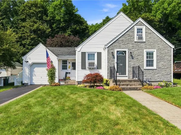 74 Macarthur Rd, Woonsocket, RI 02895