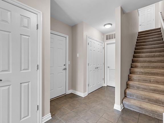 3rd image of 3366 Endsleigh Ln