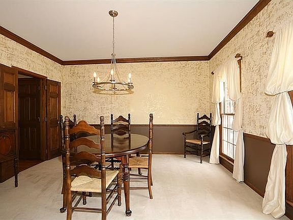 3rd image of 5365 Woods Edge Ct