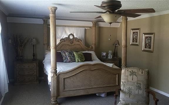 3rd image of 2524 Glen Garden Ave