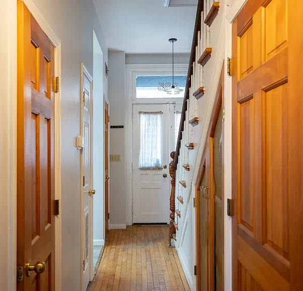 335 Hudson Ave — Photo 8