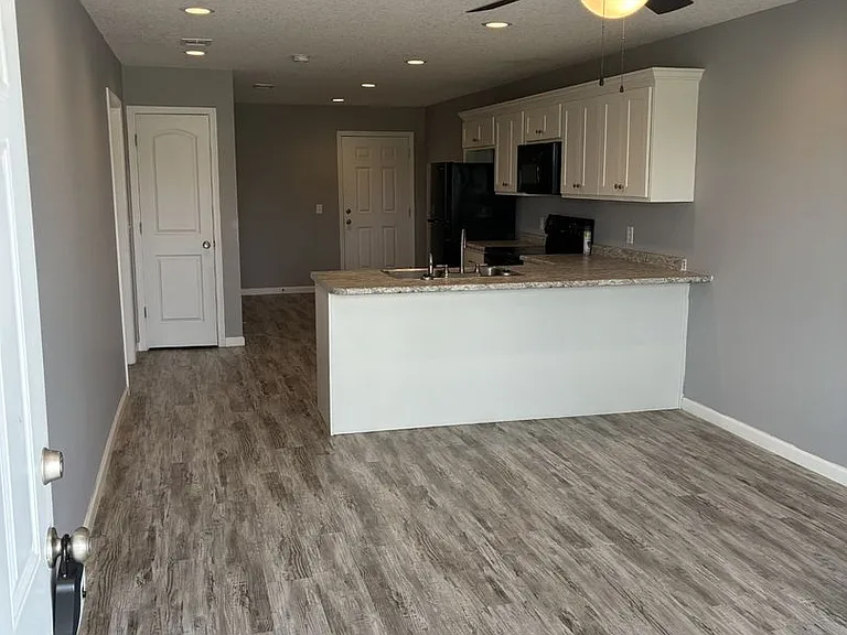 145 Pineview Rd — Photo 2