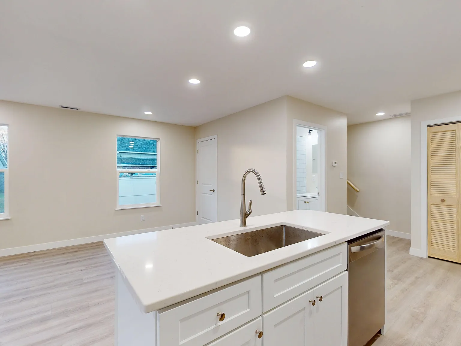 3 bed, 1033 sqft, $1,695 — Photo 4