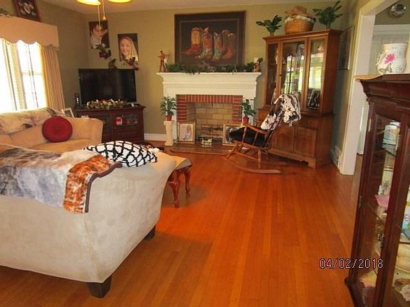2nd image of 4064 Sunset Dr