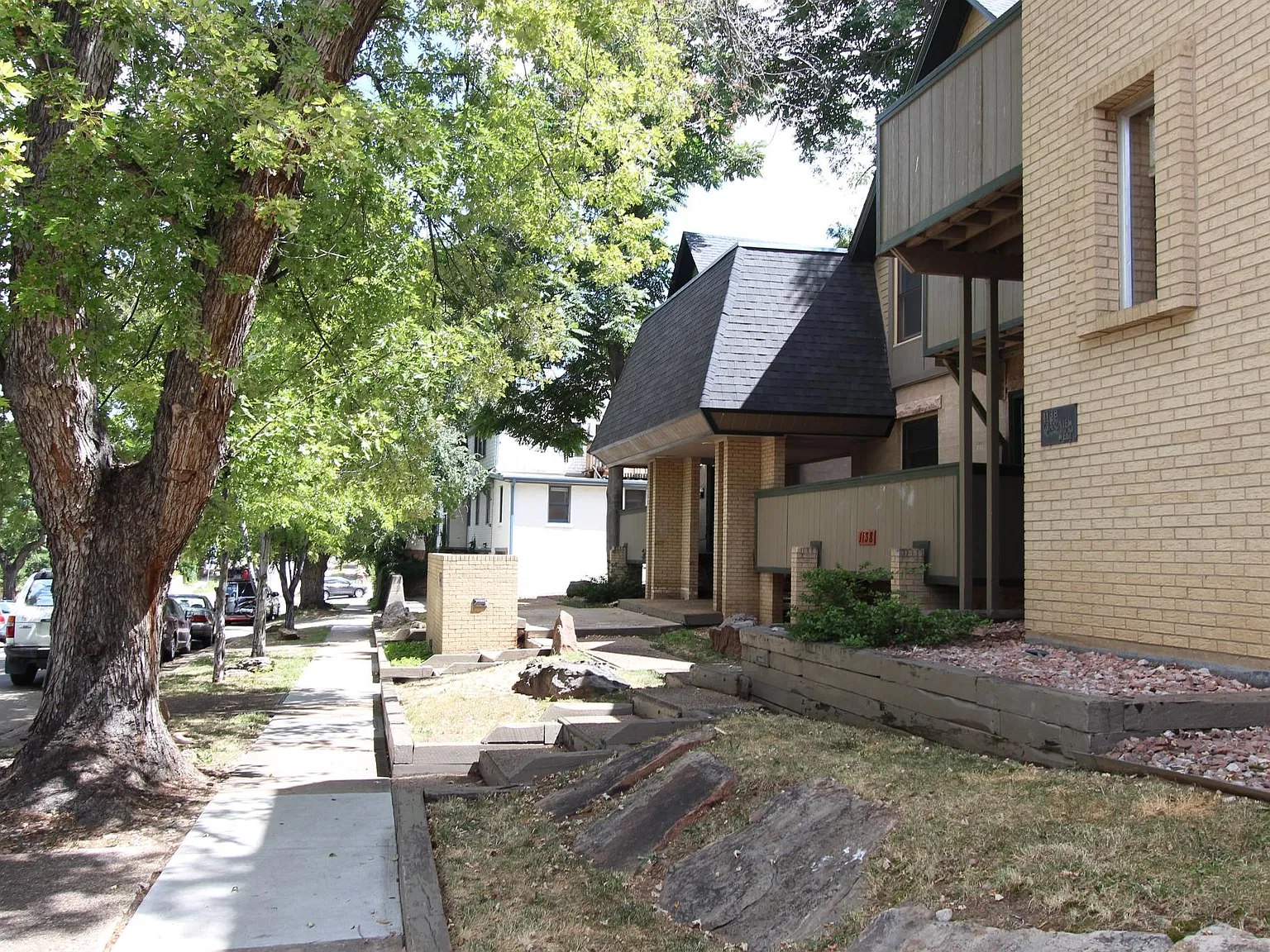 3 bed, 900 sqft, $4,475 — Photo 3