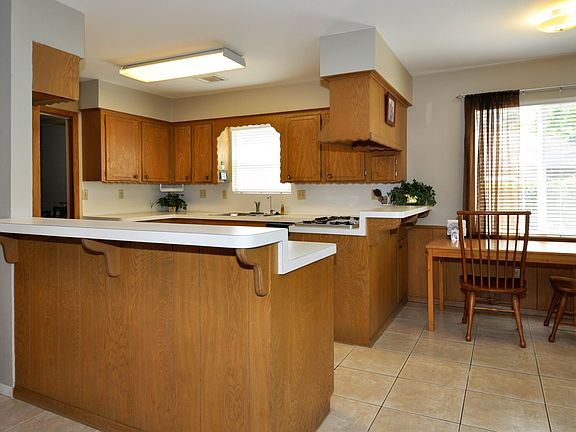 5th image of 1405 Bracher St