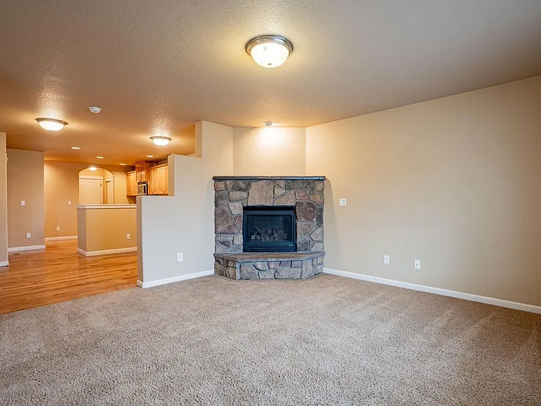 20487 Brentwood Ave — Photo 6