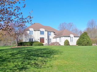 11 Hidden Hollow Dr, Hamilton, NJ 08620