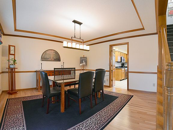 3rd image of 3799 Waverly Place Dr