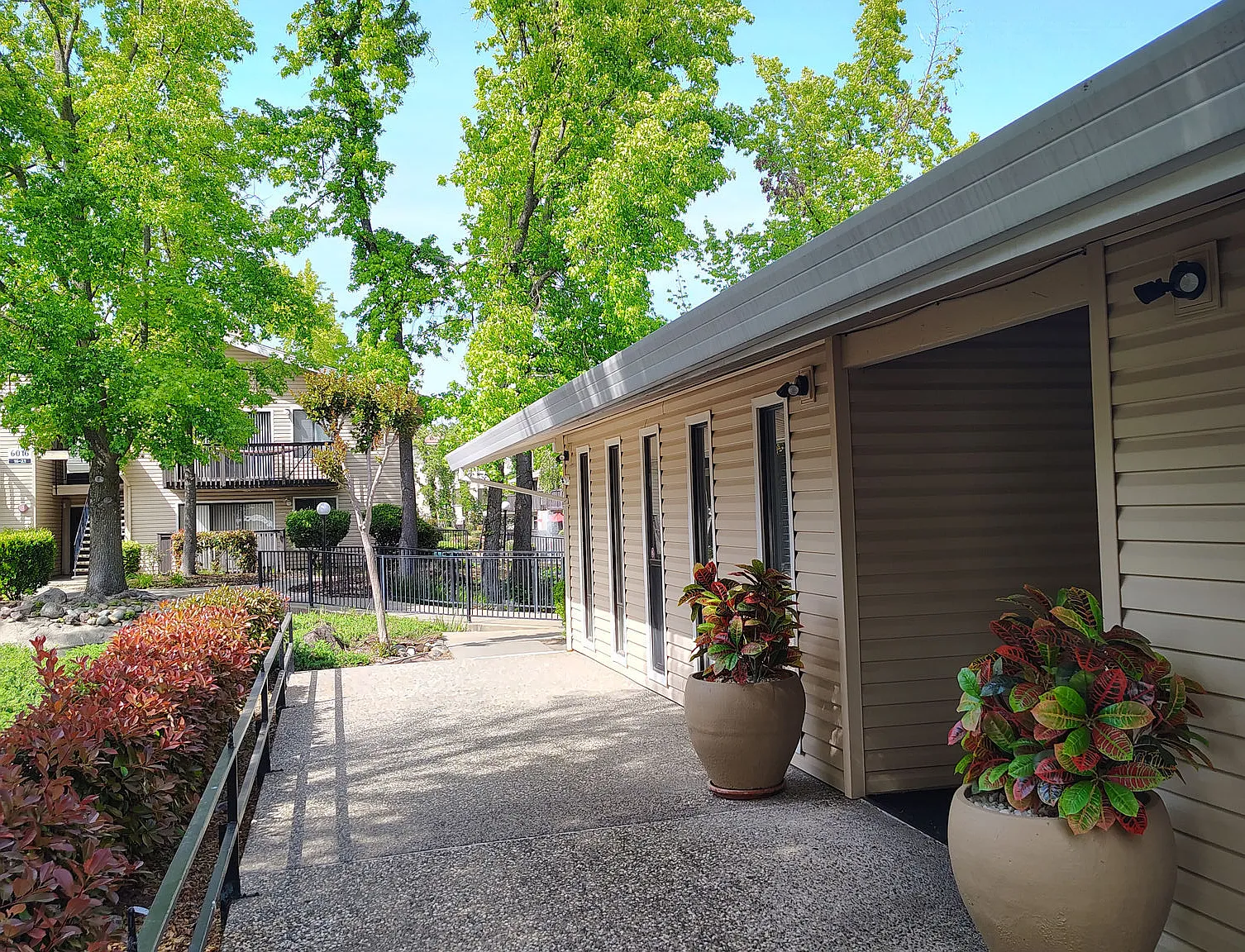 Edgewater — Photo 3
