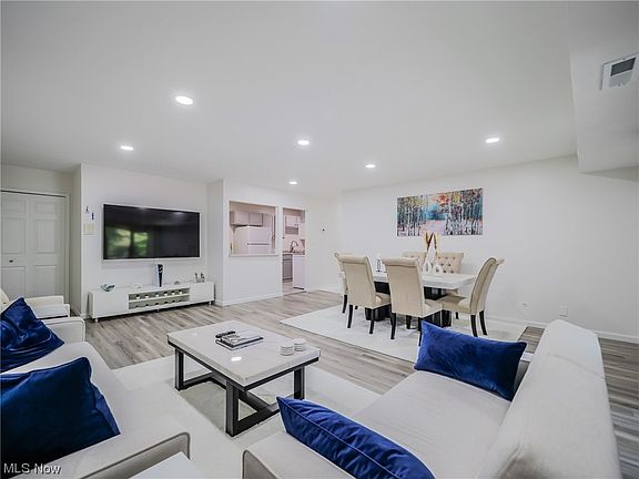 4th image of 2917 N Bay Dr APT M14
