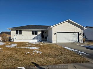 1123 Pleasant View Dr, Grand Island, NE 68801