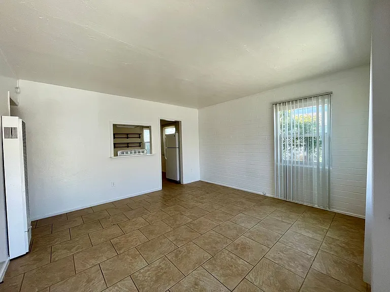 Beautiful 2 bedroom 1 bathroom with a private yard in the heart of El Cajon — Photo 5