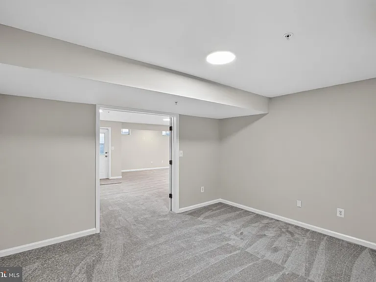 6816 Barlowe Ct — Photo 26