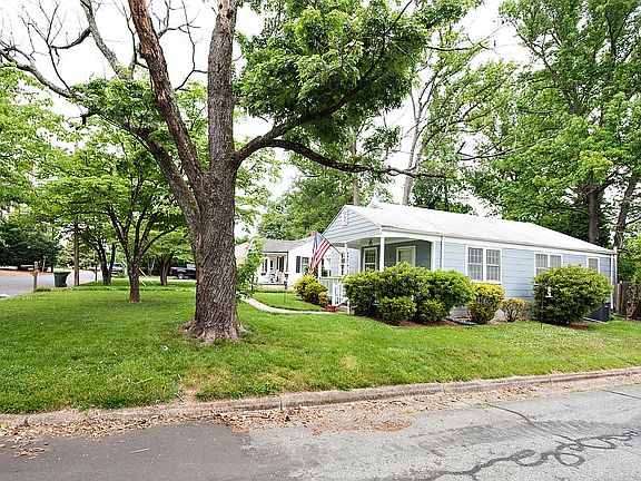 3rd image of 2100 Bluemont Dr
