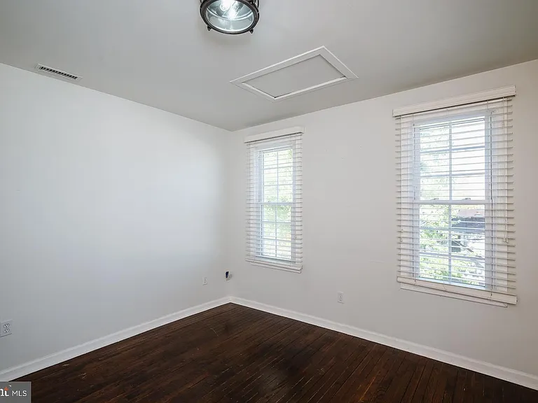 618 S Newkirk St — Photo 16