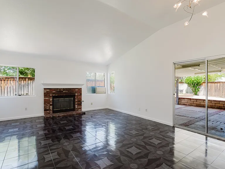 37347 Waterman Ave — Photo 4