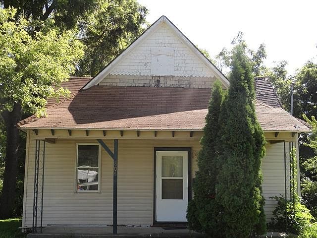 1st image of 806 S B St