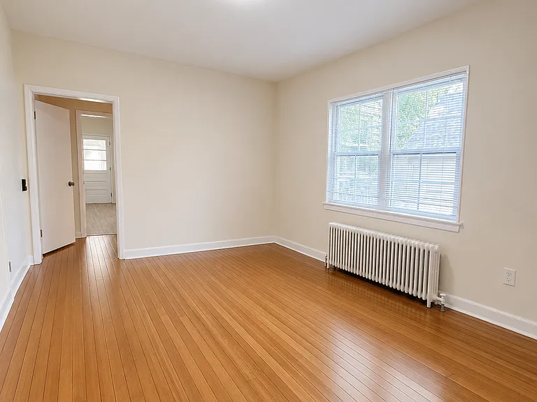 372 Manor Rd #2 — Photo 1