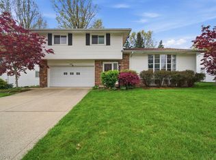 6620 Vallevista Dr, Mayfield Heights, OH 44124