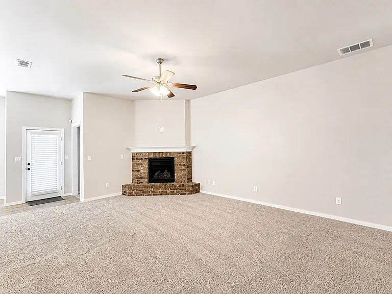 1212 Ash St — Photo 7