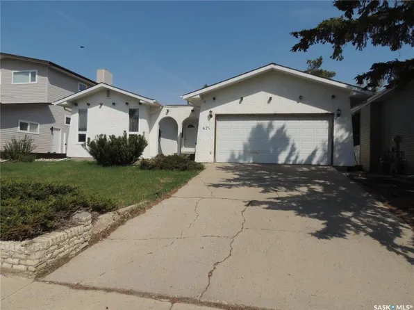 421 Maple BAY, Estevan, SK S4A 2E6