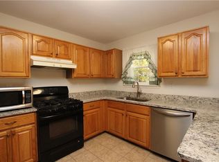 1 Lincoln Ct, Highland Mills, NY 10930