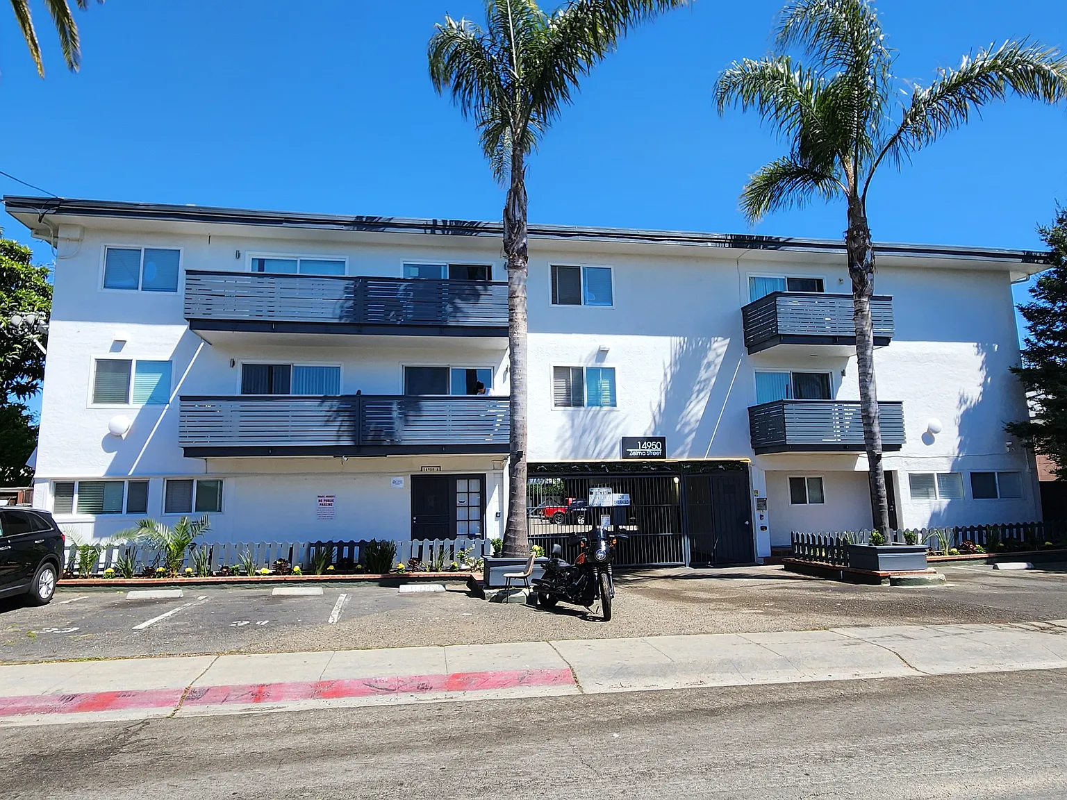 Zelma Apartments — Photo 1