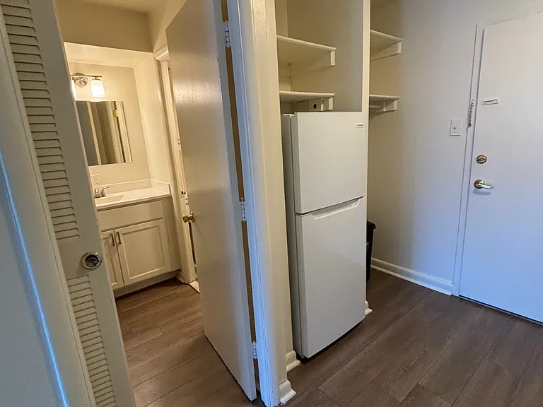 319 W Franklin St #1105 — Photo 7