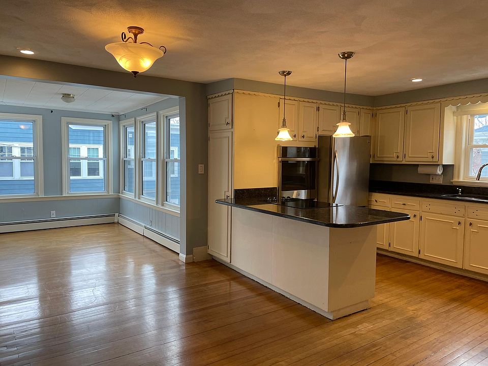 1st image of 17 Wportland St #2
