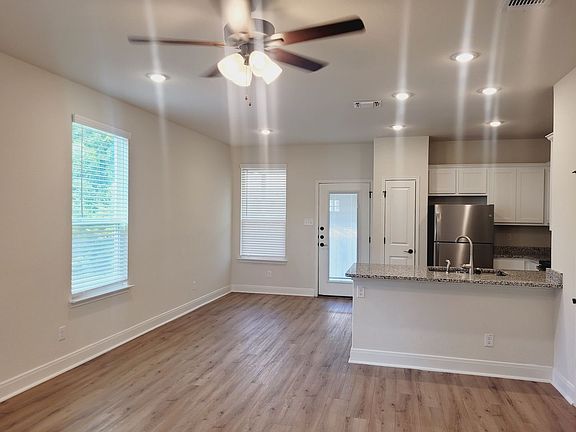 2nd image of 2523 Lynwood Bnd #102