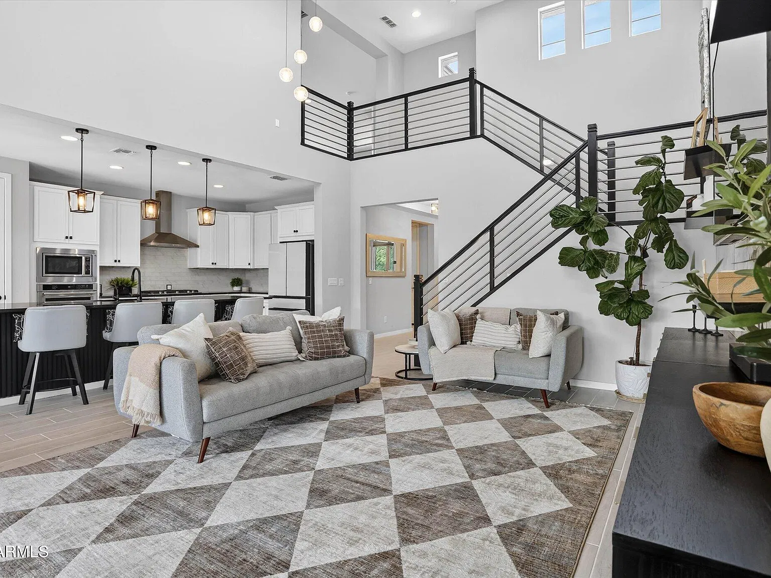 6 bed, 4.5 bath, 3035 sqft, $6,000 — Photo 3