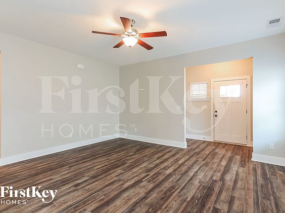 3rd image of 1380 Woodridge Pl