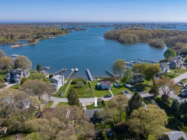 43 Flintstone Rd, Narragansett, RI 02882