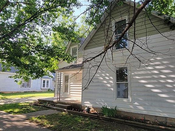 3rd image of 225 E 3rd Ave