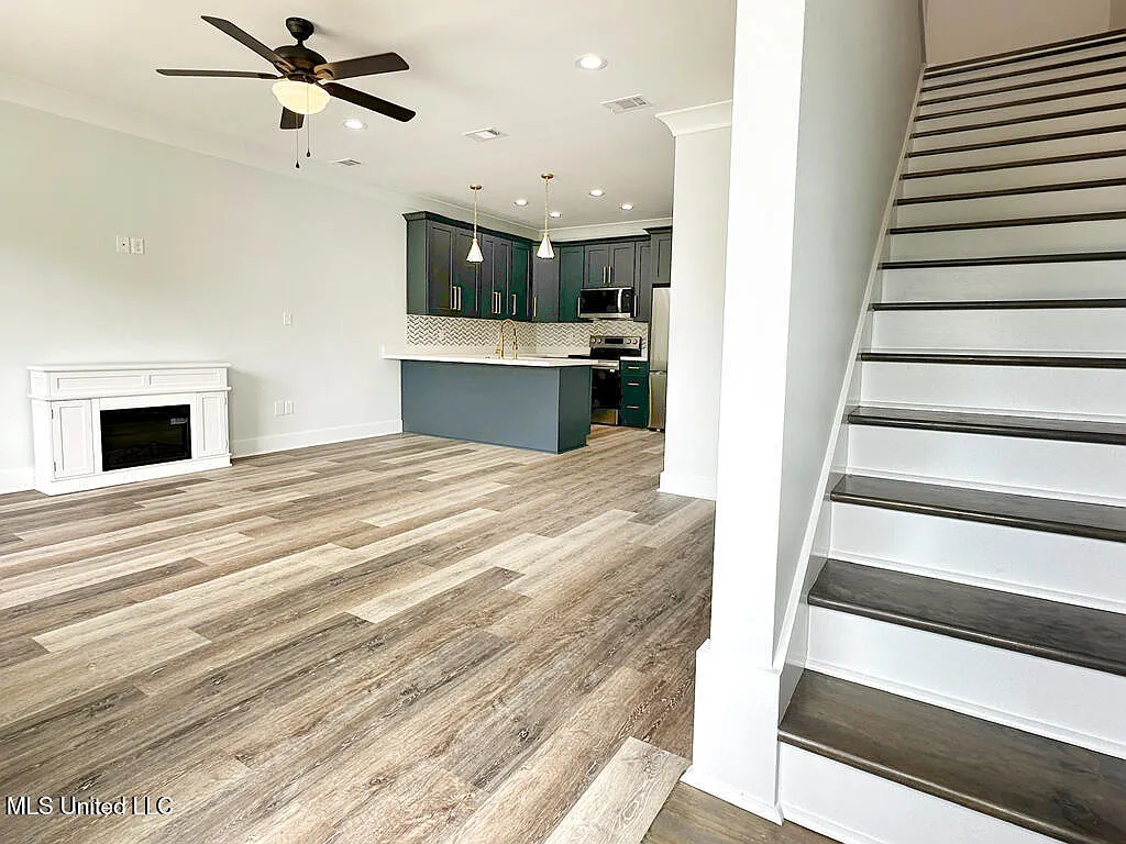 2 bed, 2.0 bath, 1100 sqft, $1,900 — Photo 4