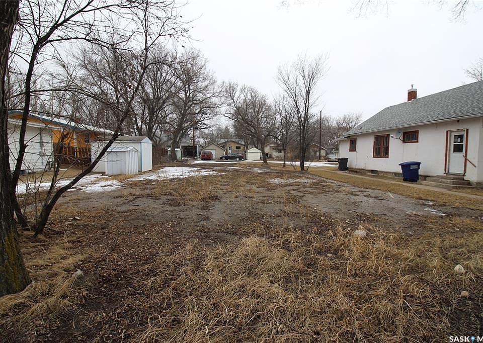 1st image of 423 1st STREET W
