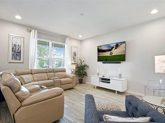 5th image of 8652 Dufferin Ln