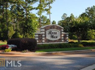 127 Rivers Edge Dr, Forsyth, GA 31029