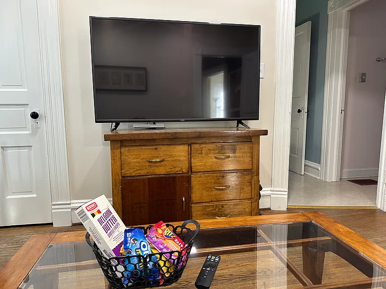 High-speed Wi-Fi and all utilities are included. Smart TV is ready for streaming from your device.