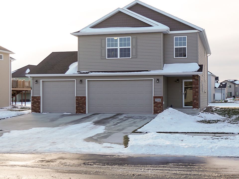 1st image of 3140 7th St E