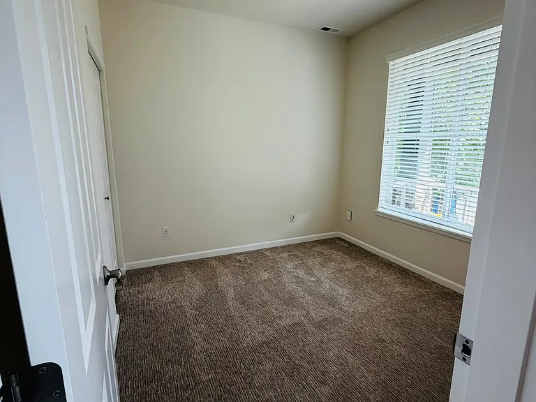 7640 NE 195th St — Photo 4
