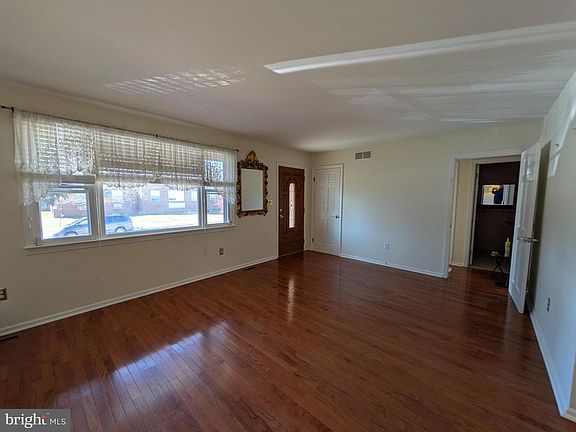 3rd image of 443 Greenwich Ave
