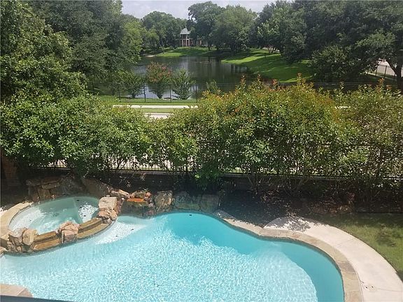 3rd image of 1425 Balcones Dr
