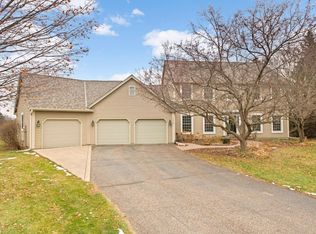 15379 Boulder Pointe Rd, Eden Prairie, MN 55347