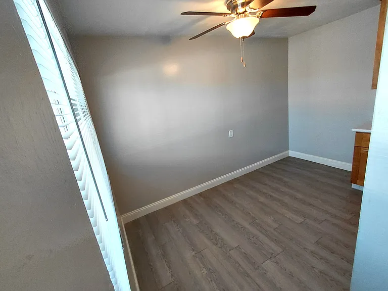 Villa Grove Apartments — Photo 21